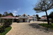 A louer villa neuve F4 meublé +appartement T2 meublé à Avarabohitra Itaosy