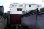 A vendre une grande villa à 2 étages sise à Ambohibao andranoro dans un quartier sécurisé avec grand parking.