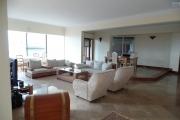A louer un très bel appartement meublé de type T3 bord de route avec une vue panoramique sur Tananarive côté Ouest