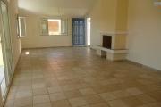 A louer une villa basse F4 dans une résidence clôturée, bien sécurisée sise à Ambatobe et à 5mn du Lycée Français d'Antananarivo (NON DISPONIBLE)