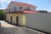 A louer une belle villa à étage de type F4 dans une résidence bien sécurisée à Ambohibao Morondava (NON DISPONIBLE)