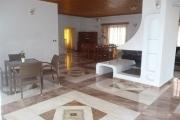 A louer villa à étage meublée de type F5 située à Talatamaty dans une résidence, à proximité de toutes les commodités et le centre commercial SHOPRITE