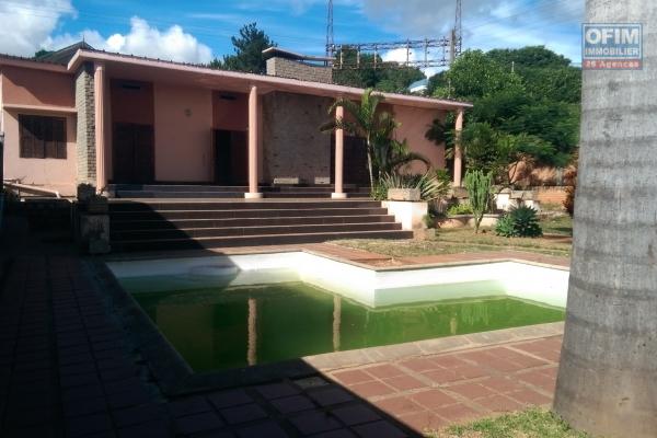OFIM offre en location une villa avec pscine de type F5 à Andohan'i Mandroseza