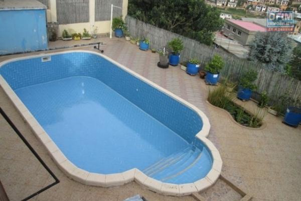A vendre, une grande villa F7 avec piscine à Ambatomaro- Antananrivo