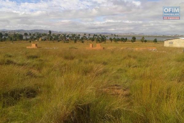 A vendre terrain de 10000 M2 à Ambohitrinimamba Ivato avec vue sur le lac