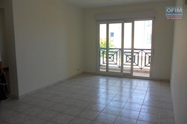 Un appartement T2 dans une résidence à 15mn en voiture du Lycée à Ambatobe ( CONTACT LALAINA 034 08 583 76 )