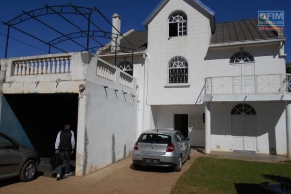A louer une villa F7 à Andohanimandroseza Antananarivo