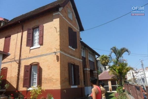A louer une villa F6 avec vue à Faravohitra Antananarivo