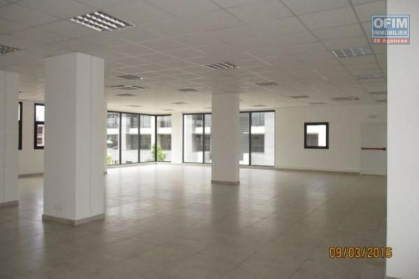 Un open space de 650m2 neuf dans le quartier des affaires à Alarobia