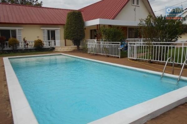 Une villa F6 avec piscine dans une grande propriété à mahatony Ivandry Antananarivo