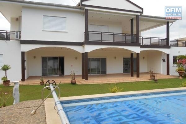 Une villa F5 avec piscine et jardin à Analamahitsy Antananarivo