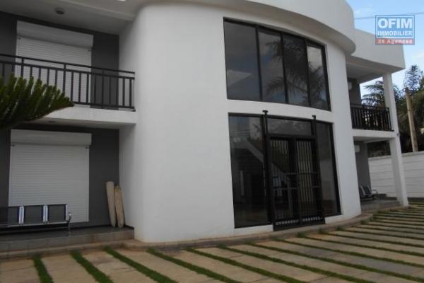 A louer une villa F6 d'une architecture moderne dans une résidence à Ambatoroka Antananarivo