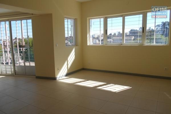 A louer un appartement T3 en duplex  à Tsimbazaza Antananarivo