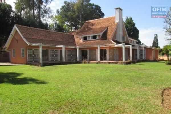 A vendre une villa F6 en plein centre ville, sur Mausolée-Antananarivo