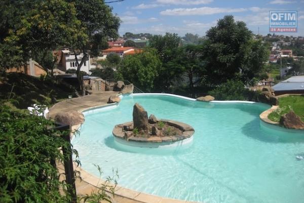 A louer un joli appartement T4 dans une résidence avec piscine dans un endroit calme et facile d'accès à Imerinafovoany
