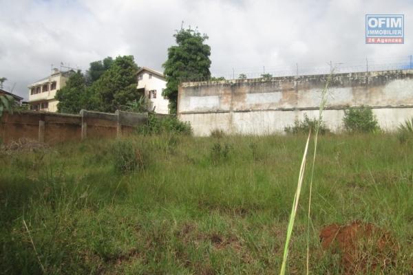 A vendre, un beau terrain de 1250 m2 dans le quartier résidentiel d'Ambohitrarahaba- Antananarivo