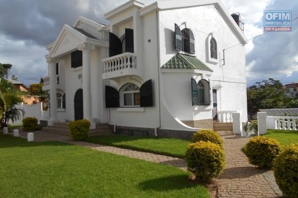 A louer une grande villa de type F5 à Mandroseza Antananarivo