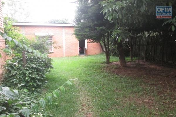 A vendre, une propriété de 780 m2, en bord de route principale à Tsimbazaza- Antananarivo