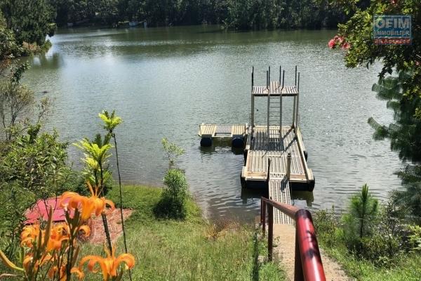 EN EXCLUSIVITE OFIM , a vendre très beau complexe Hôtelier avec murs et fond de commerce , pied dans l'eau à Mantasoa