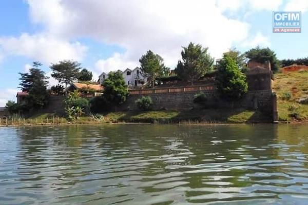A vendre projet complexe hotelier avec un terrain de 3000 m2 pied dans l'eau à Votovorona