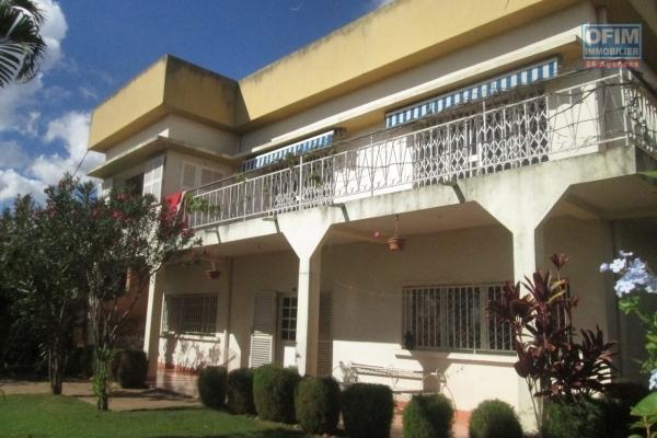 A vendre, une villa F5 sur 1200 m2 de terrain sur Ilaivola Ivato- Antananarivo