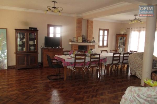 OFIM offre en location une maison F7 à usage mixte à Mandroseza
