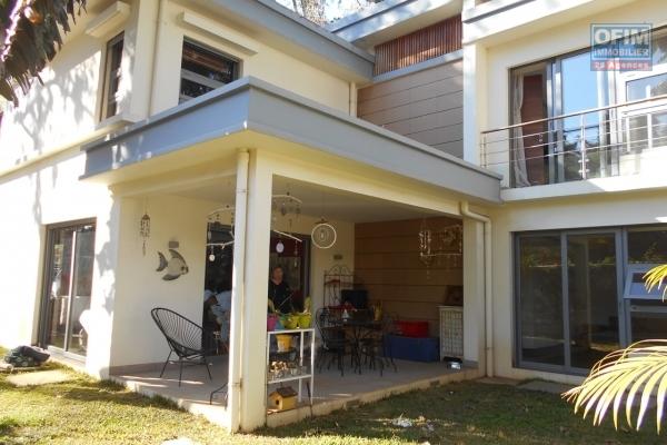 A louer une villa F4 meublée et équipée dans une résidence sécurisée à Alarobia Antananarivo