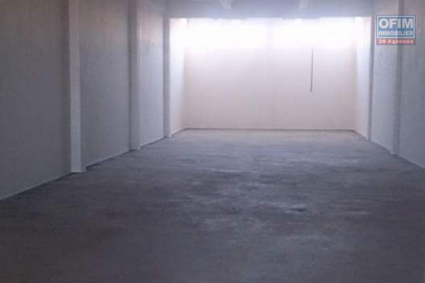 A louer un entrepôt de 500m2 sur 2 niveaux à Anosizato Antananarivo