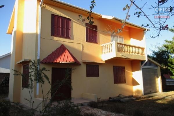 OFIM offre en location une villa F5 dans une résidence sécurisée à Ambatobe