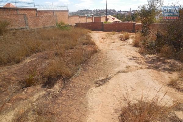 A vendre terrain de 1634m2 à Ambatobe Antananarivo