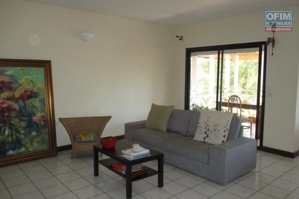 A vendre, un bel et spacieux appartement T5 de 120 m2 dans une résidence à Ambatobe- Antananarivo