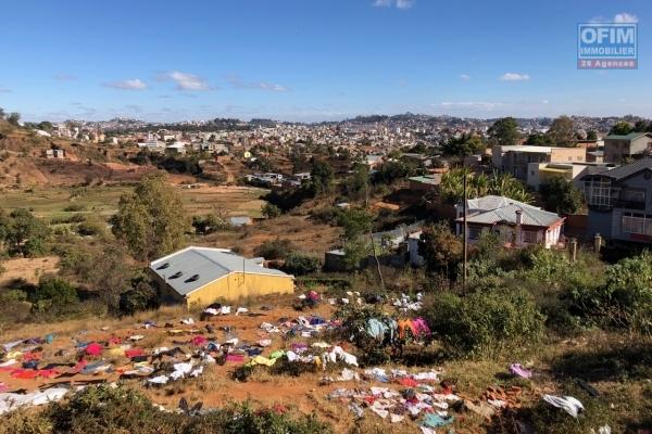 A vendre terrain de 2950 m2 à Ambatobe tout proche du LEADER et Lycée Francais