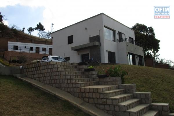 OFIM propose en location une villa F5 moderne à 7mn du lycée Français à Ambohibe
