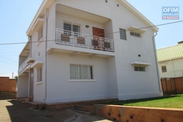 A louer une villa à étage F7 à Ambatobe Antananarivo
