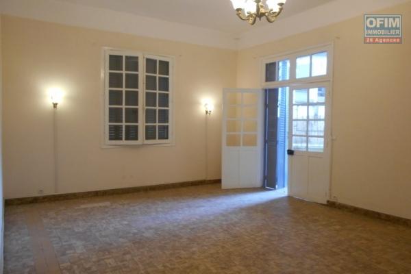 Un grand appartement à usage bureau à Isoraka Antananarivo
