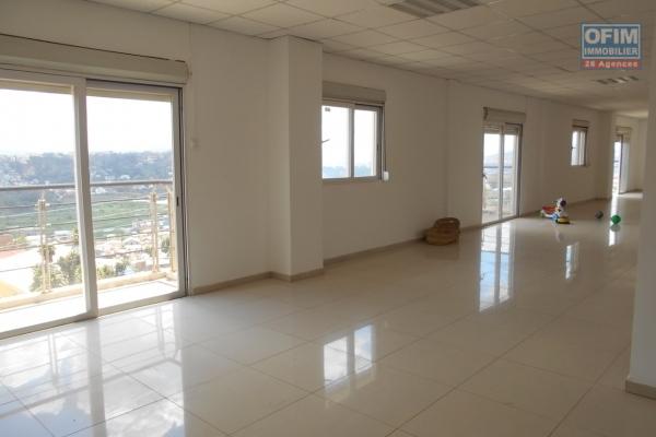 A louer un open space de 220m2 à Ambohimiandra Antananarivo