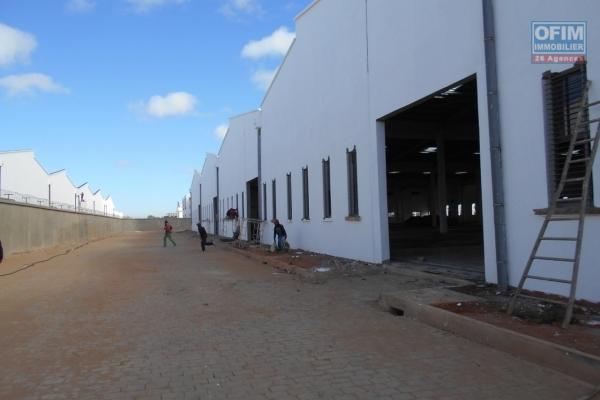 OFIM offre en location un entrepôt neuf de 5000m2 à Anosizato