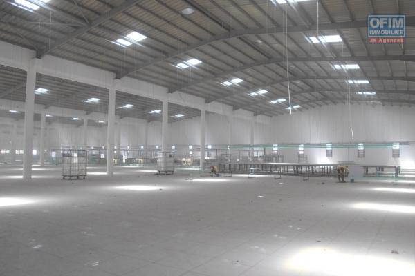 OFIM offre en location un entrep&ocirc;t neuf de 5000m2 &agrave; Anosizato ( LOUE ) CONTACT LALAINA