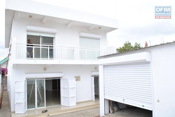 A louer une belle villa à étage F5 dans un endroit calme et facile d'accès à Ambatolampy Ambohibao
