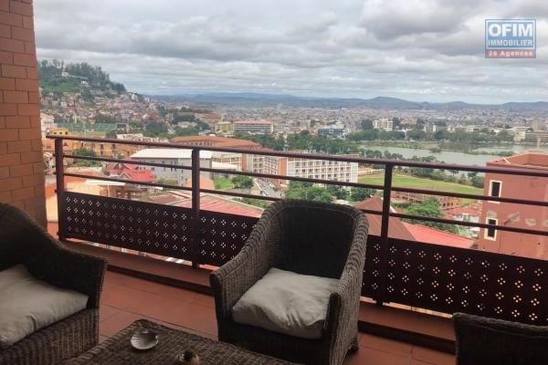 Exceptionnel Antaninarenina Ambatonnankanga à vendre Grand appartement T4 de 160 m2 avec une superbe vue et sécurisé