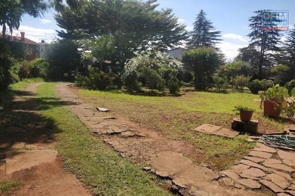 rare grande propriété de 8068M2 bord de route principale axe ivato