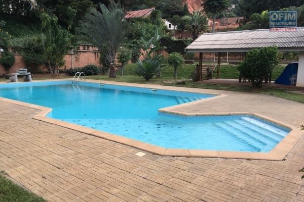 Villa F5 dans un petit lotissement de 5 villas avec piscine à Adohanimdroseza