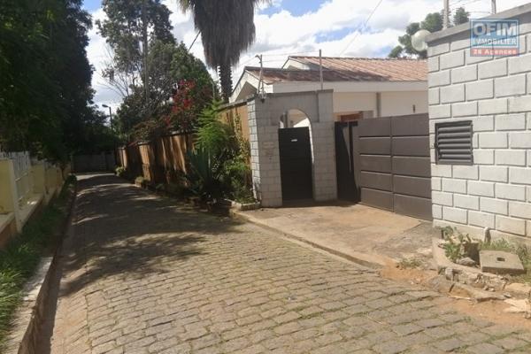 Une villa basse F7 à louer dans un quartier résidentiel Ivandry, près du station Jovena