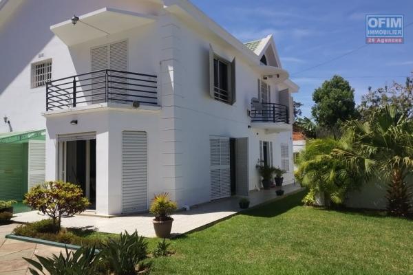 Une villa F6 avec piscine à Nanisana à 5mn d'Ambatobe