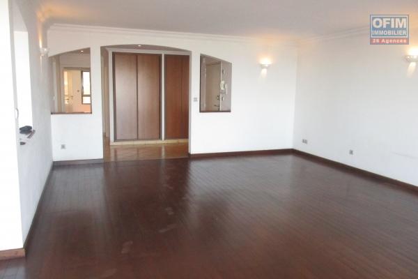 Un grand appartement T3 de 170m2 avec vue sur lac Anosy à Ambatonakanga à 7mn à pieds de l'ambassade de France