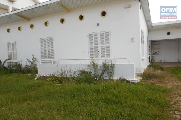 Une villa F4 sur Cité Planton