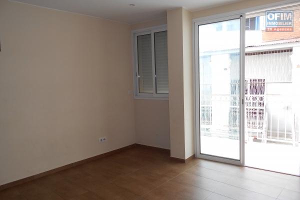 Un appartement T2 sécurisé à Amparibe