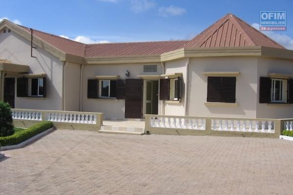 A louer une villa neuve F6 dans un endroit calme et résidentiel à Alakamisy Ambohidratrimo
