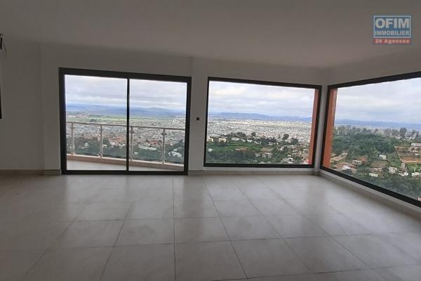 A vendre, bel appartement T3 neuf de 104 m2 avec vue imprenable sur la Haute ville- Antananarivo