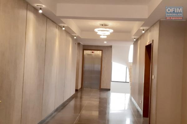 A vendre appartement spacieux neuf T3 de 117 m2 dans la Haute ville avec une magnifique vue- Antananarivo